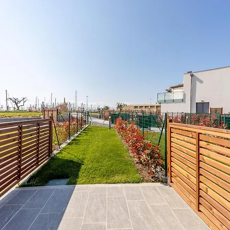 Guesthost - Aregai Marina Exclusive Seaside Apartamento Santo Stefano al Mare