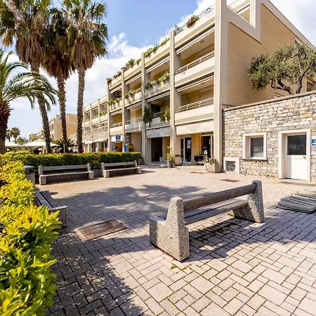 Guesthost - Aregai Marina Exclusive Seaside * Santo Stefano al Mare
