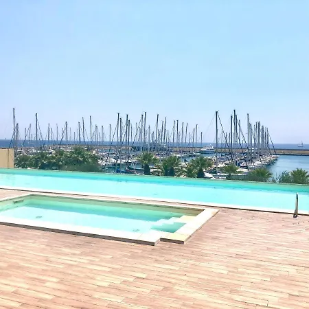 Guesthost - Aregai Marina Exclusive Seaside Apartamento *