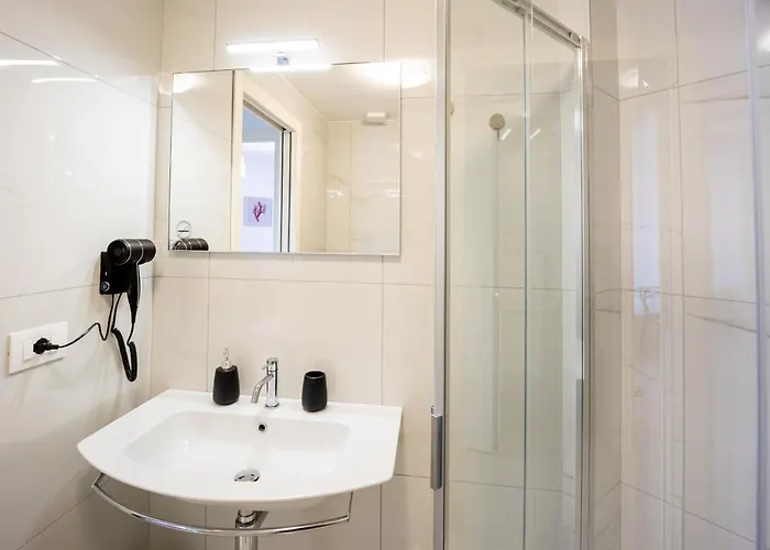 Guesthost - Aregai Marina Exclusive Seaside Appartement *
