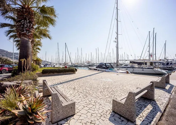 Guesthost - Aregai Marina Exclusive Seaside Appartement