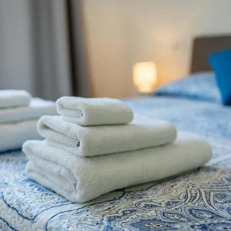 Guesthost - Aregai Marina Exclusive Seaside Apartament *